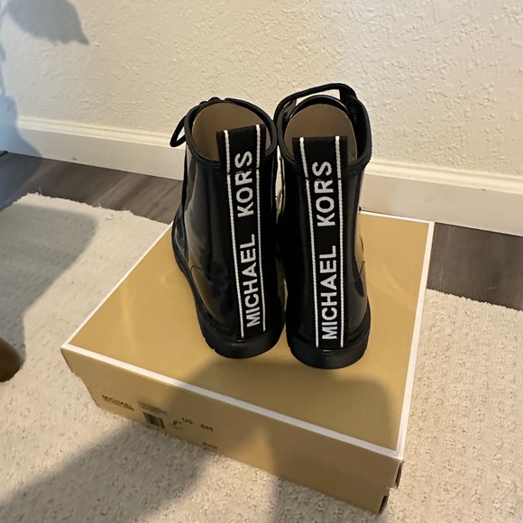 Michael kors new rainbootie - Picture 2 of 5